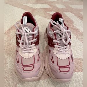 Axel Arigato Marathon Sneakers in Pink